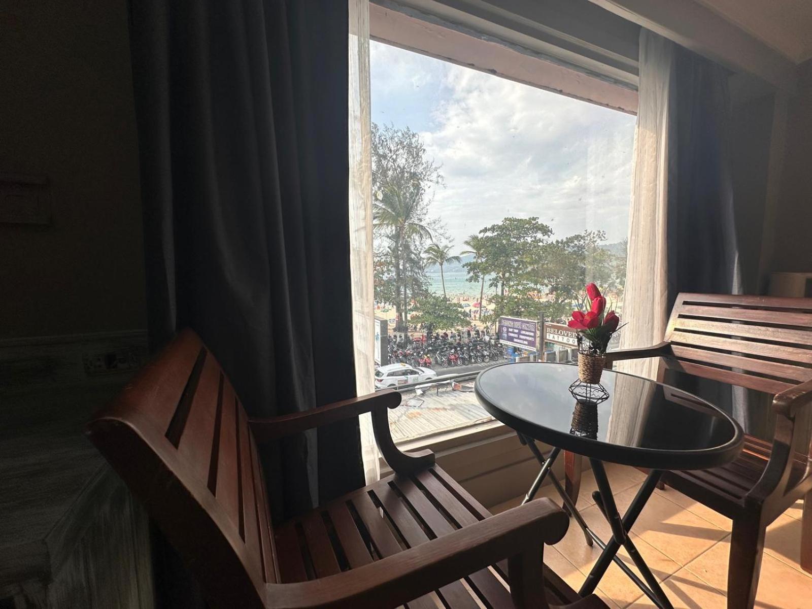 The Taksim Patong Beach Hotel ภายนอก รูปภาพ